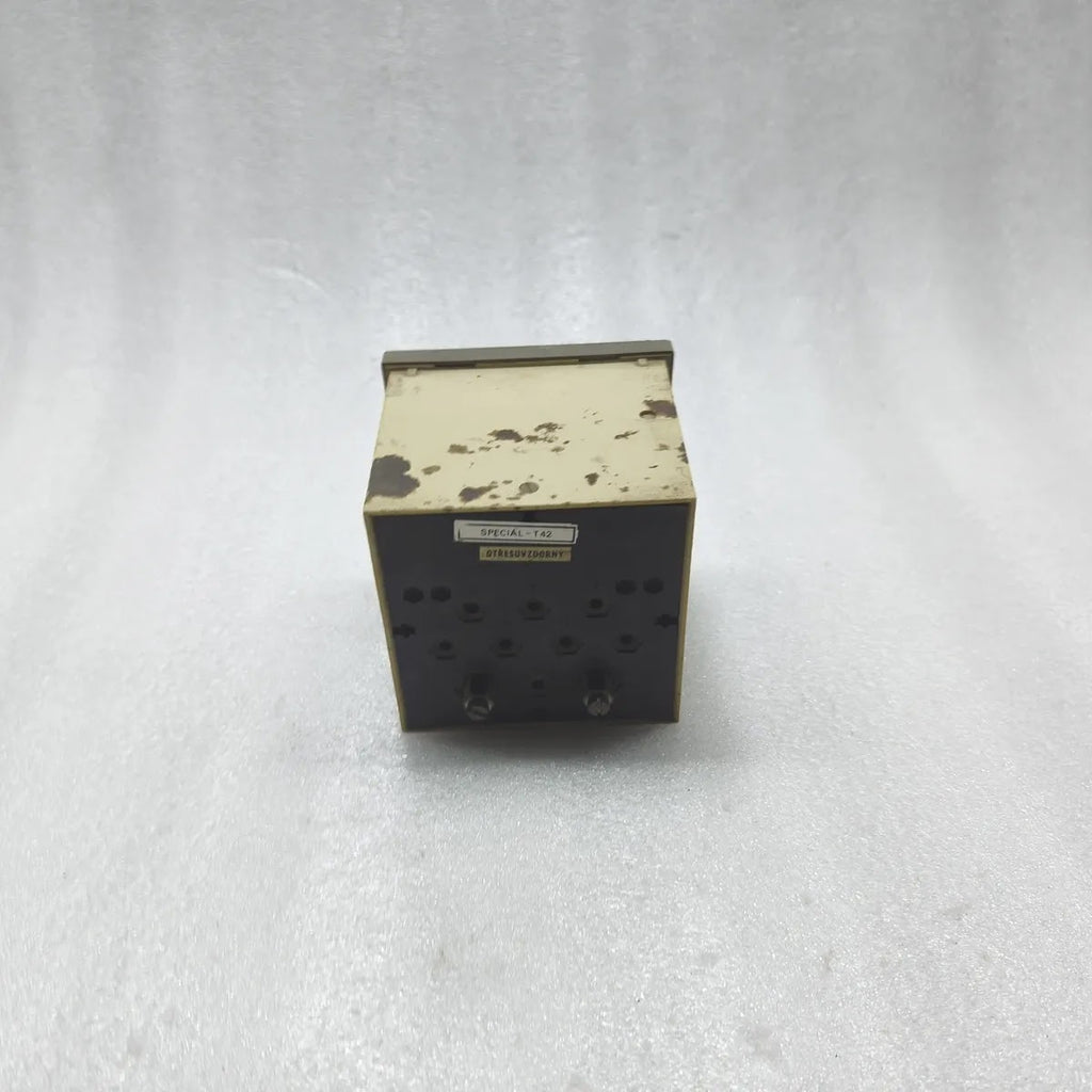 SPECIAL-T42 Panel Voltmeter 0-40V Class 2.5