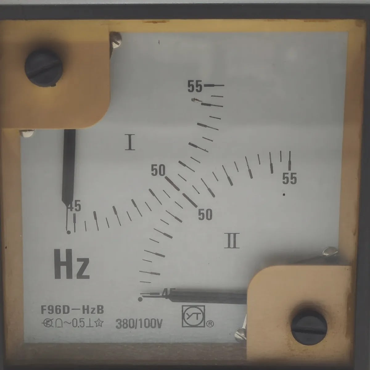 SHANGHAI YITAI F96D-HzB Double Frequency Meter 45-55Hz 380/100V
