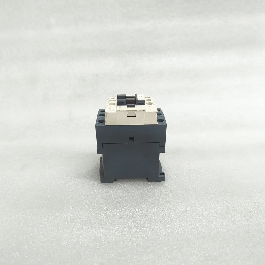 S Electric LC1D09BD Contactor 9A 690V 24V DC Coil 3-Pole IEC/EN 60947-4-1