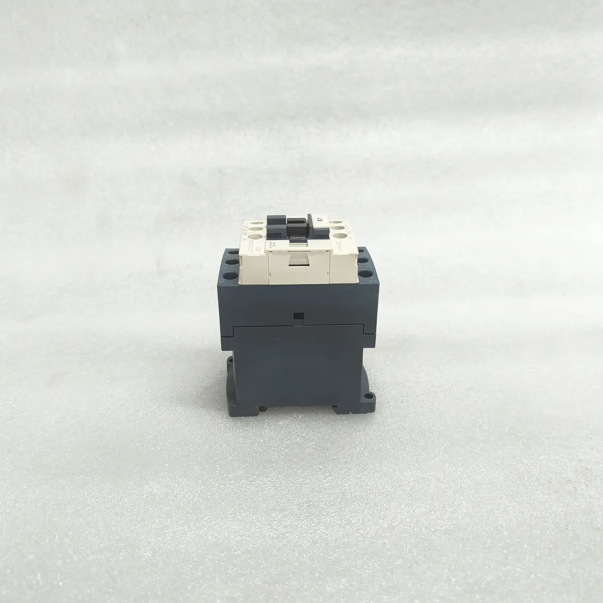 S Electric LC1D09BD Contactor 9A 690V 24V DC Coil 3-Pole IEC/EN 60947-4-1