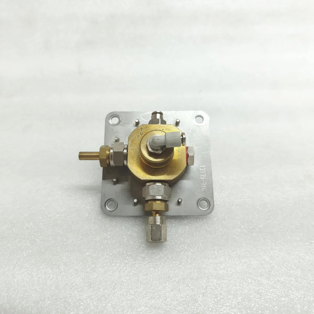 Swagelok B-43ZF2 Brass 3-Way Ball Valve 2500 PSIG @ 100F Panel Mount SPAN