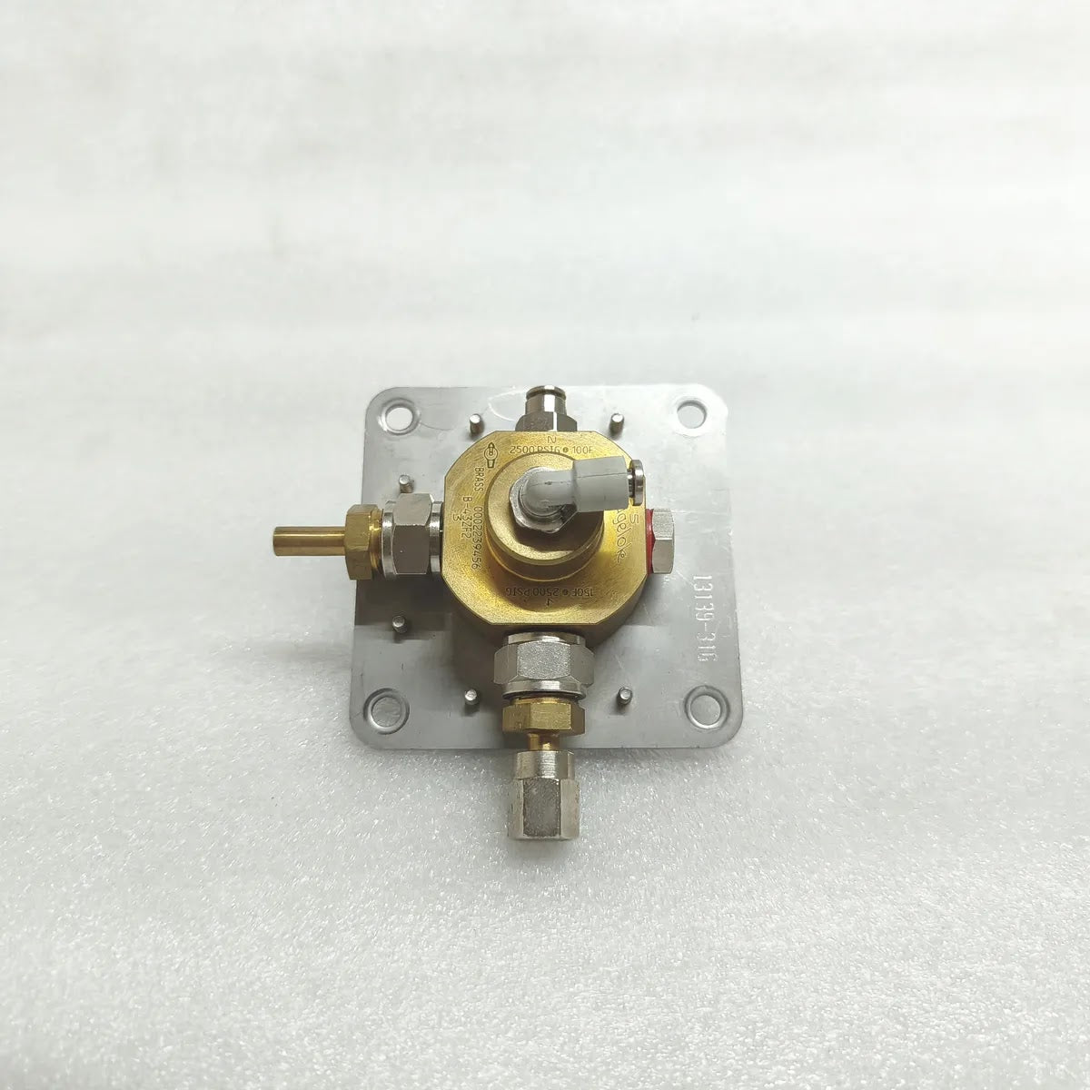 Swagelok B-43ZF2 Brass 3-Way Ball Valve 2500 PSIG @ 100F Panel Mount SPAN