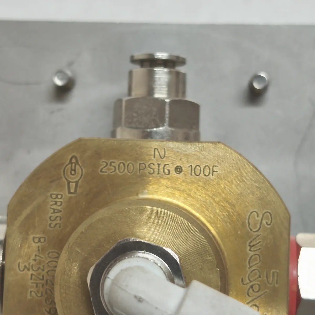 Swagelok B-43ZF2 Brass 3-Way Ball Valve 2500 PSIG @ 100F Panel Mount SPAN