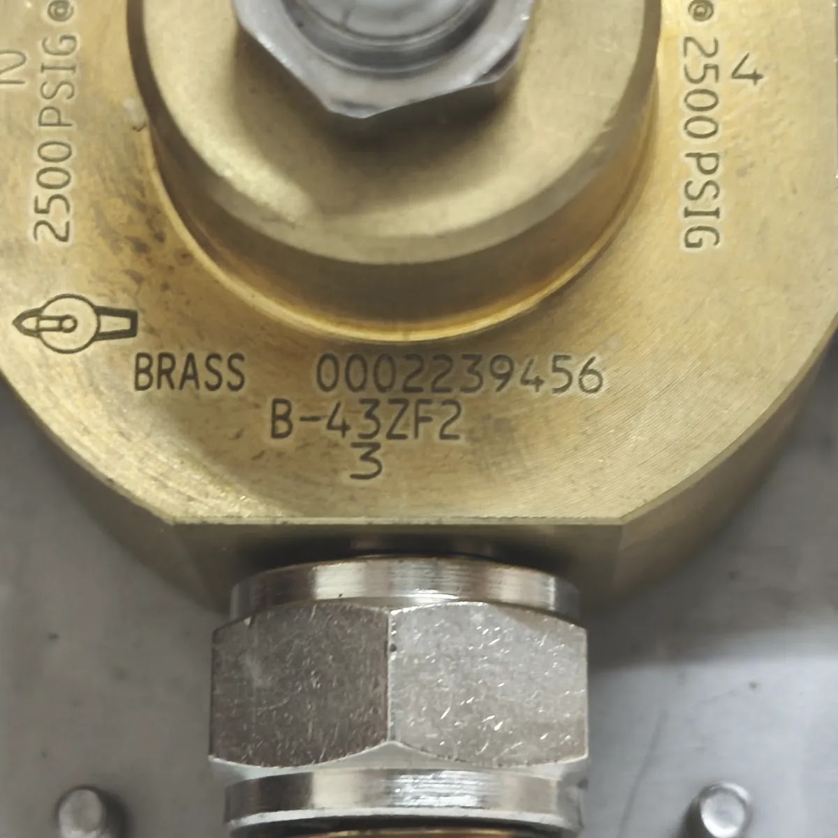 Swagelok B-43ZF2 Brass 3-Way Ball Valve 2500 PSIG @ 100F Panel Mount SPAN