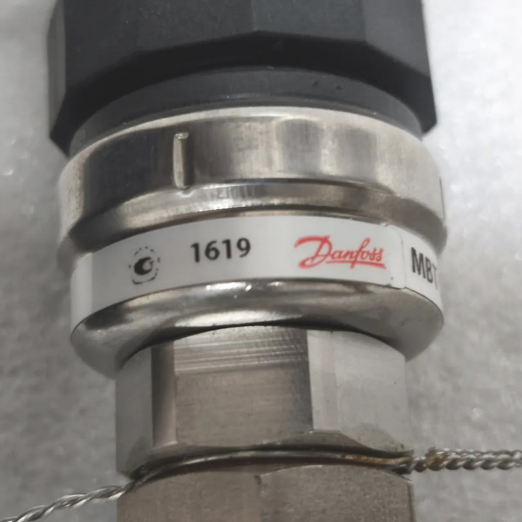 DANFOSS MBT 5560 084Z4020 TEMPERATURE TRANSMITTER 4-20mA 10-32V DC 0 TO +100°C