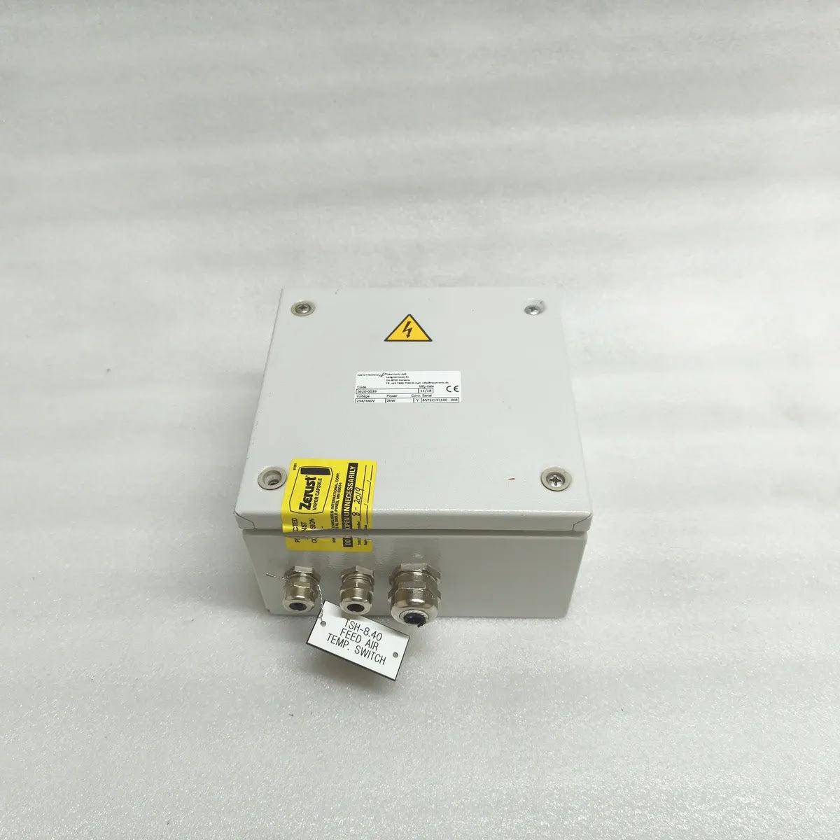 NEWTRONIC 5620-0039 FEED AIR TEMPERATURE SWITCH ENCLOSURE 254/440V 2kW IP66 IK10