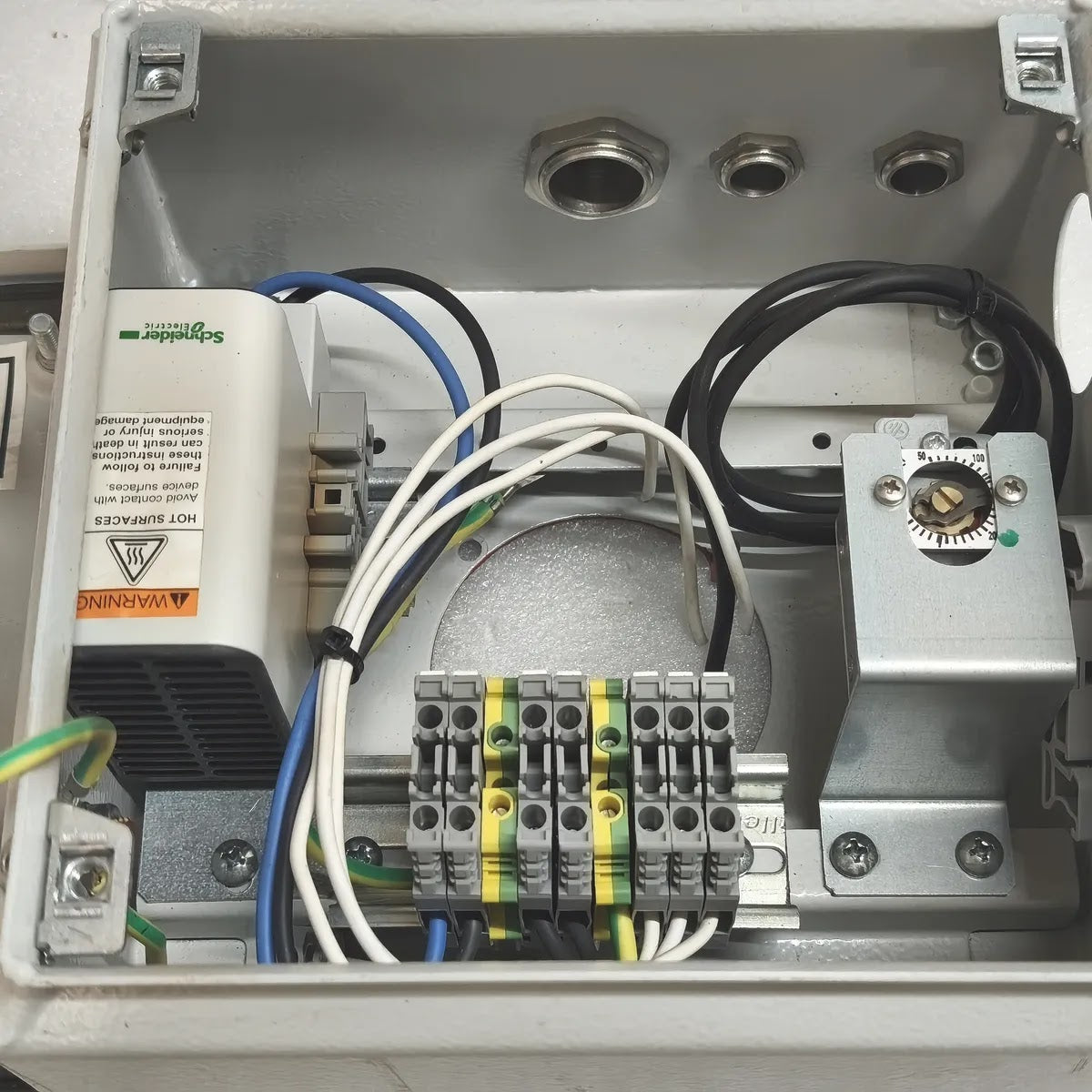NEWTRONIC 5620-0039 FEED AIR TEMPERATURE SWITCH ENCLOSURE 254/440V 2kW IP66 IK10