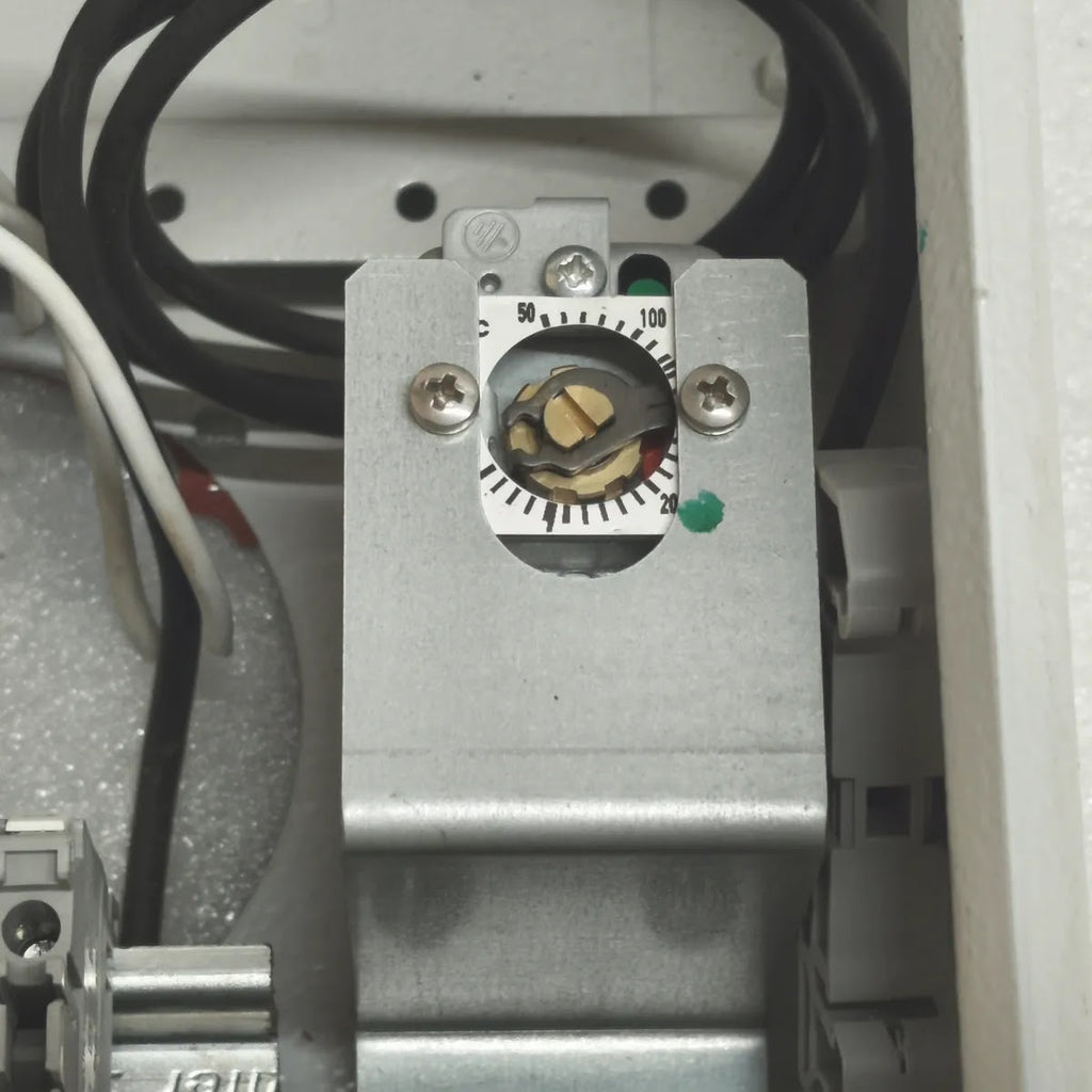 NEWTRONIC 5620-0039 FEED AIR TEMPERATURE SWITCH ENCLOSURE 254/440V 2kW IP66 IK10
