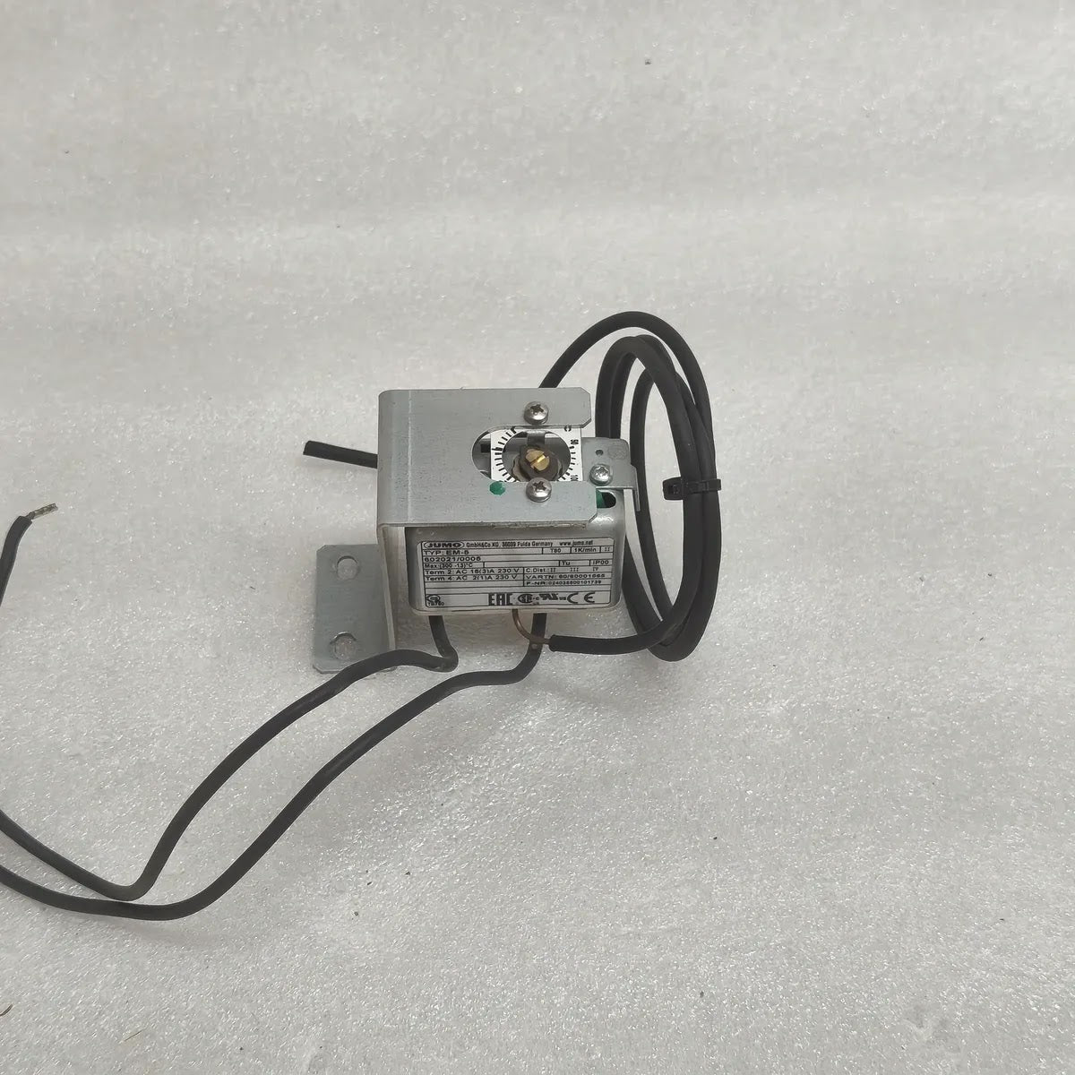 JUMO EM-5 602021/0005 THERMOSTAT TEMPERATURE CONTROLLER 230V AC 16(3)A IP00