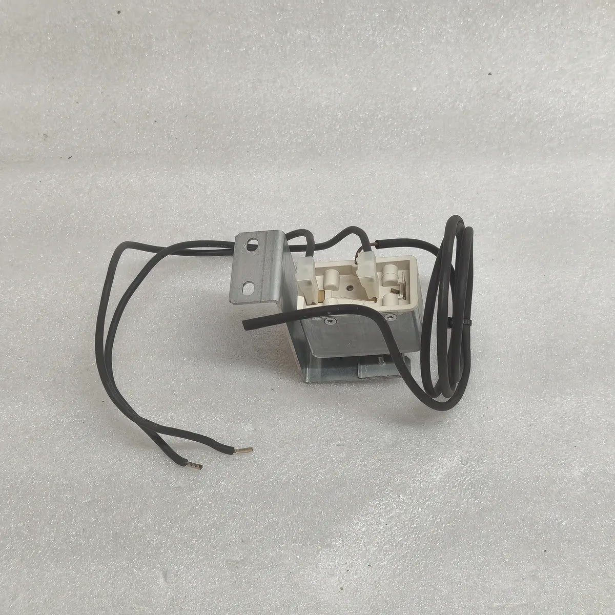 JUMO EM-5 602021/0005 THERMOSTAT TEMPERATURE CONTROLLER 230V AC 16(3)A IP00