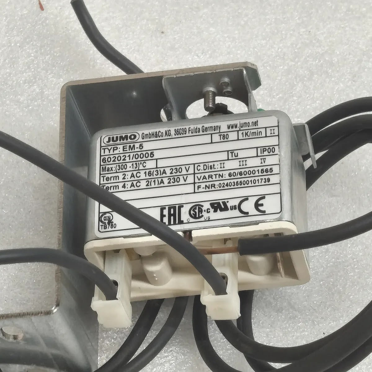 JUMO EM-5 602021/0005 THERMOSTAT TEMPERATURE CONTROLLER 230V AC 16(3)A IP00