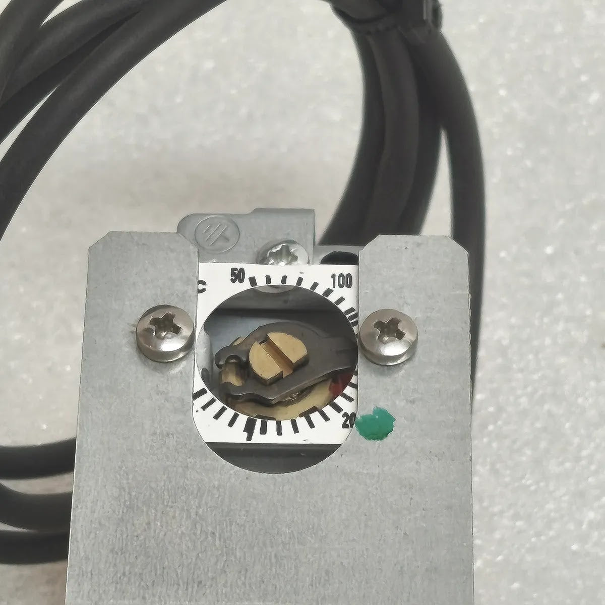 JUMO EM-5 602021/0005 THERMOSTAT TEMPERATURE CONTROLLER 230V AC 16(3)A IP00