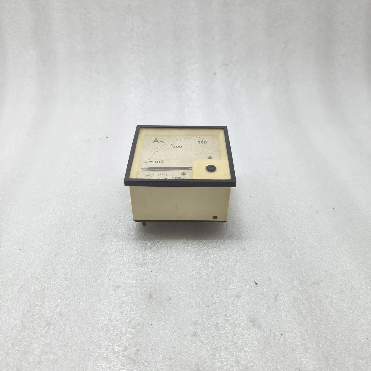 MECO-V S96 Moving Iron Panel Ammeter 0-300A 300/1A