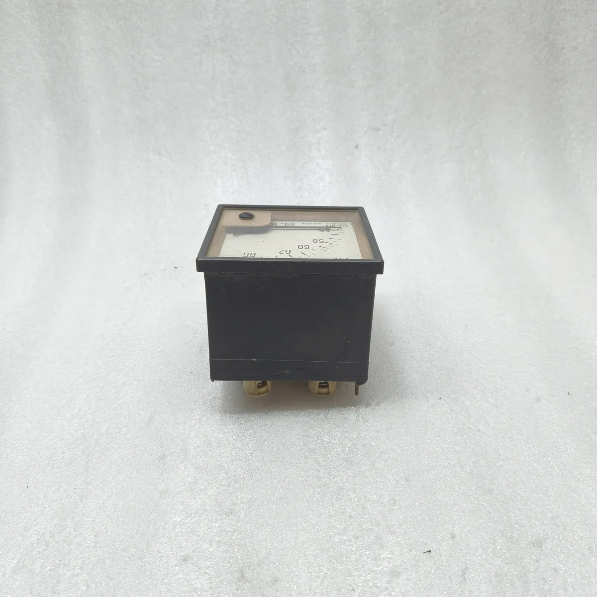 SHANGHAI YITAI F96-HZB Panel Frequency Meter 55-65Hz 460/220V