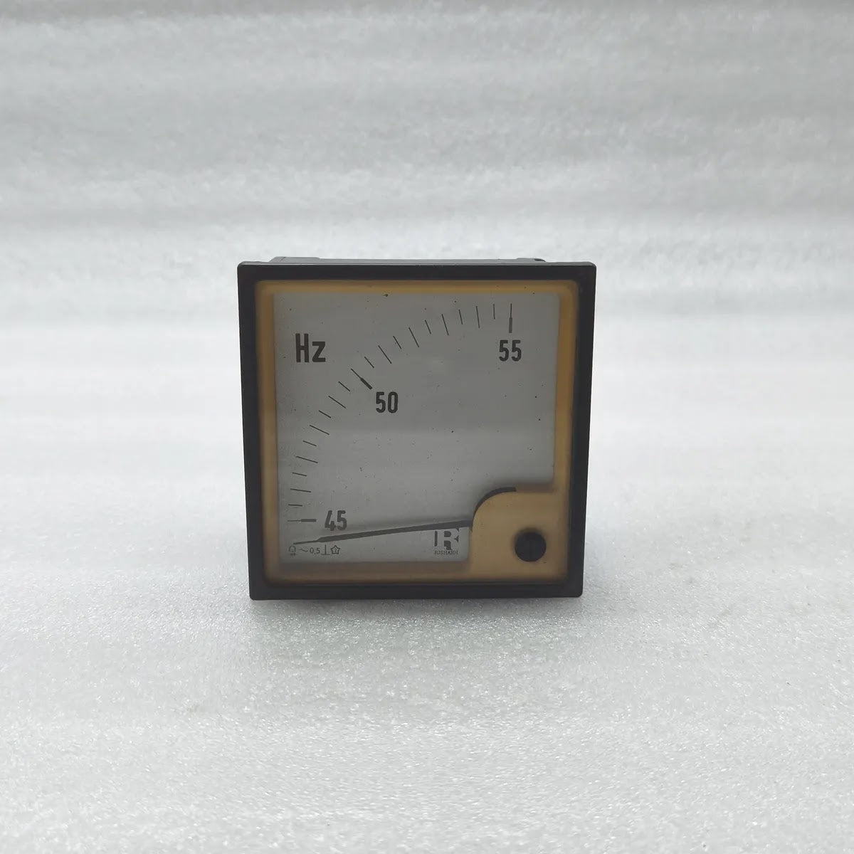 RISHABH Analogue Frequency Meter 45-55Hz Panel Meter