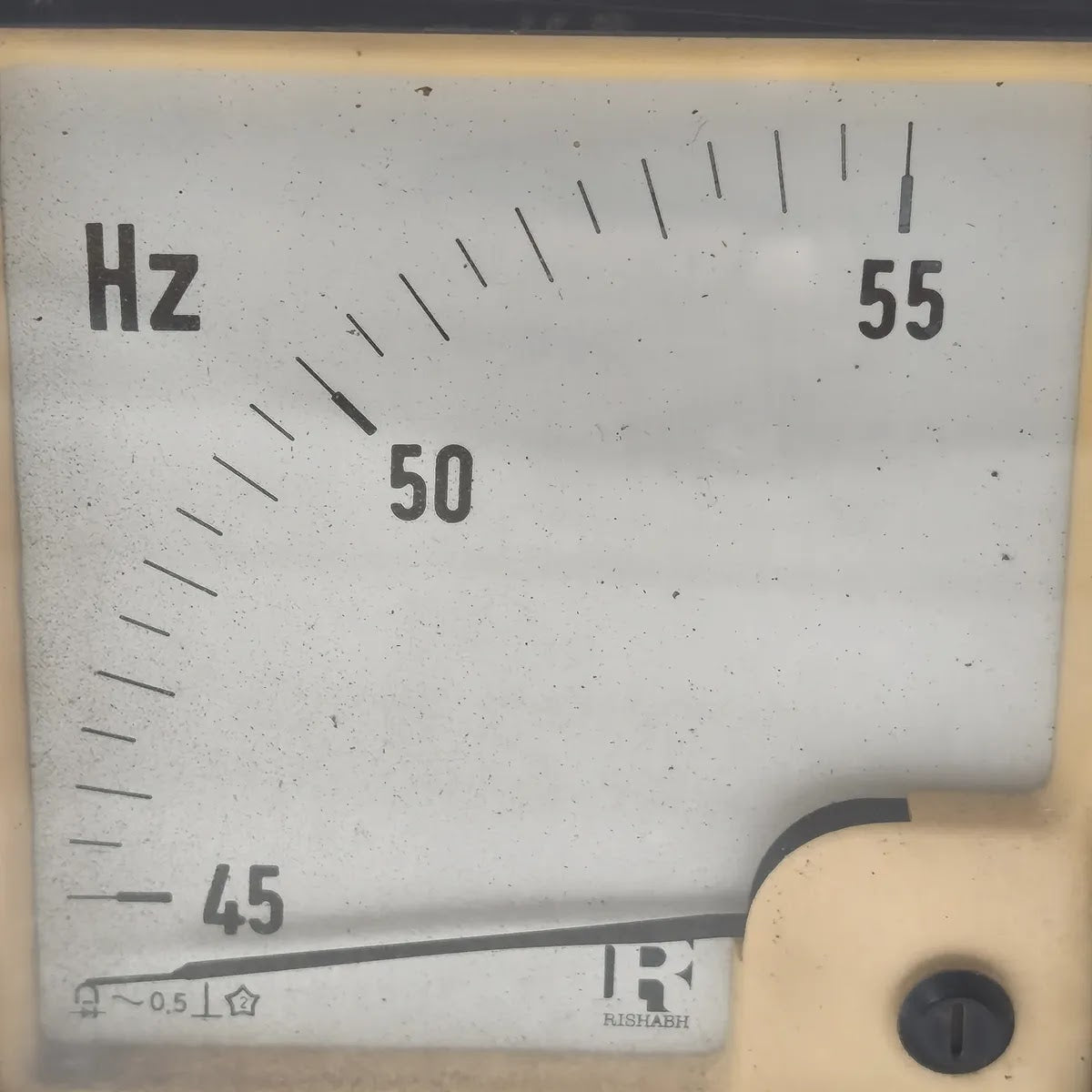 RISHABH Analogue Frequency Meter 45-55Hz Panel Meter