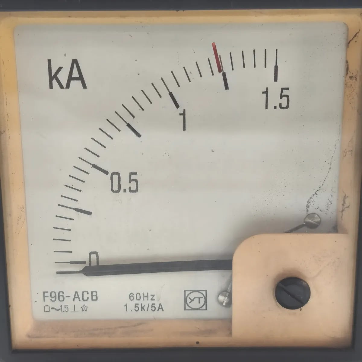 YT F96-ACB Analog Panel Ammeter 0-1.5kA 1.5k/5A 60Hz