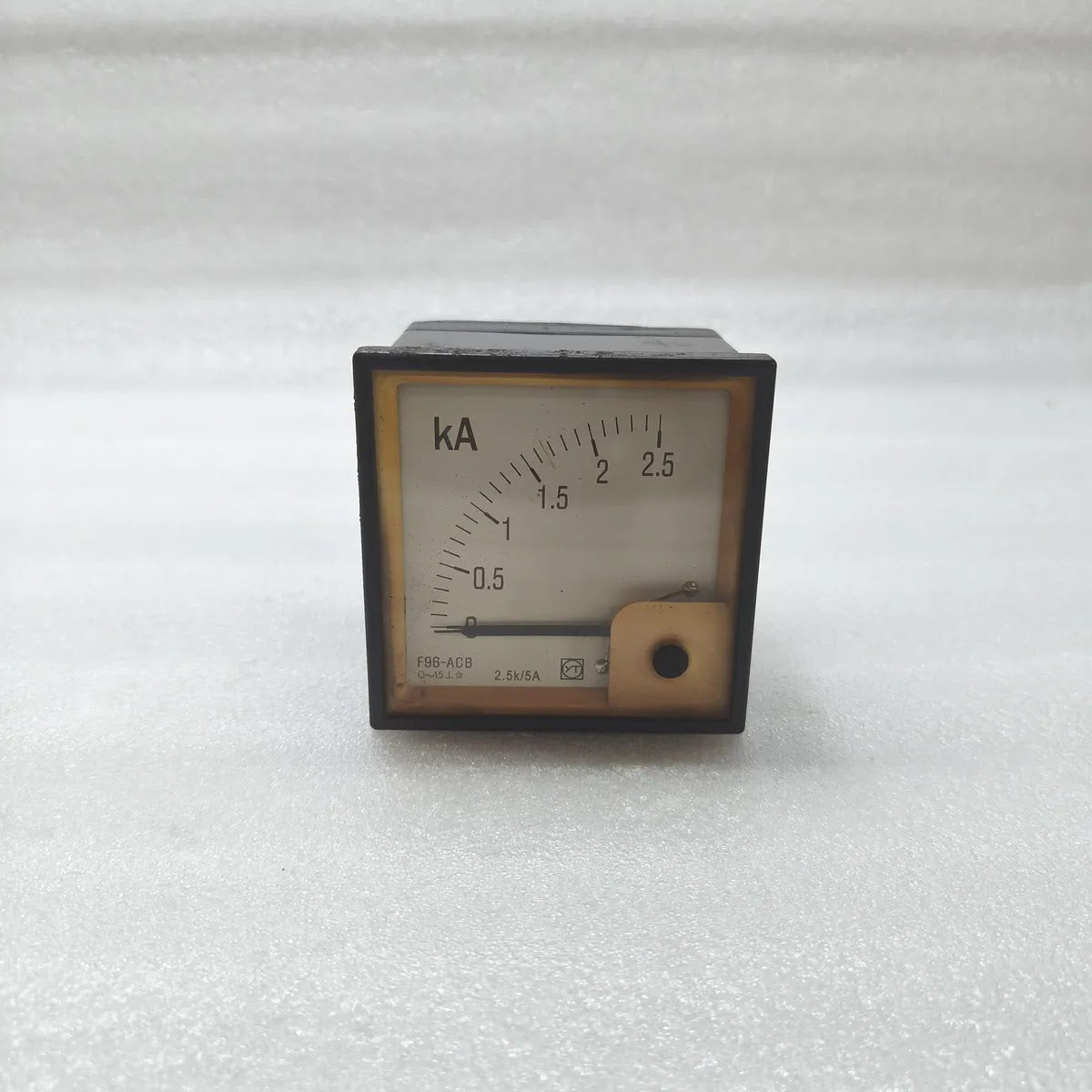 SHANGHAI YITAI F96-ACB Analog Panel Ammeter 0-2.5kA 2.5k/5A