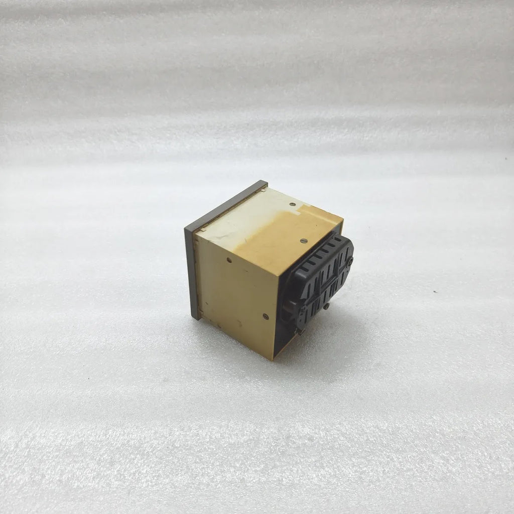 VUMA 001826 Vibrating Reed Frequency Meter 47-53Hz 100V