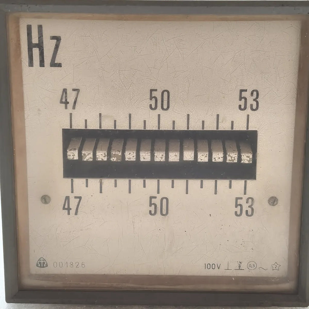VUMA 001826 Vibrating Reed Frequency Meter 47-53Hz 100V