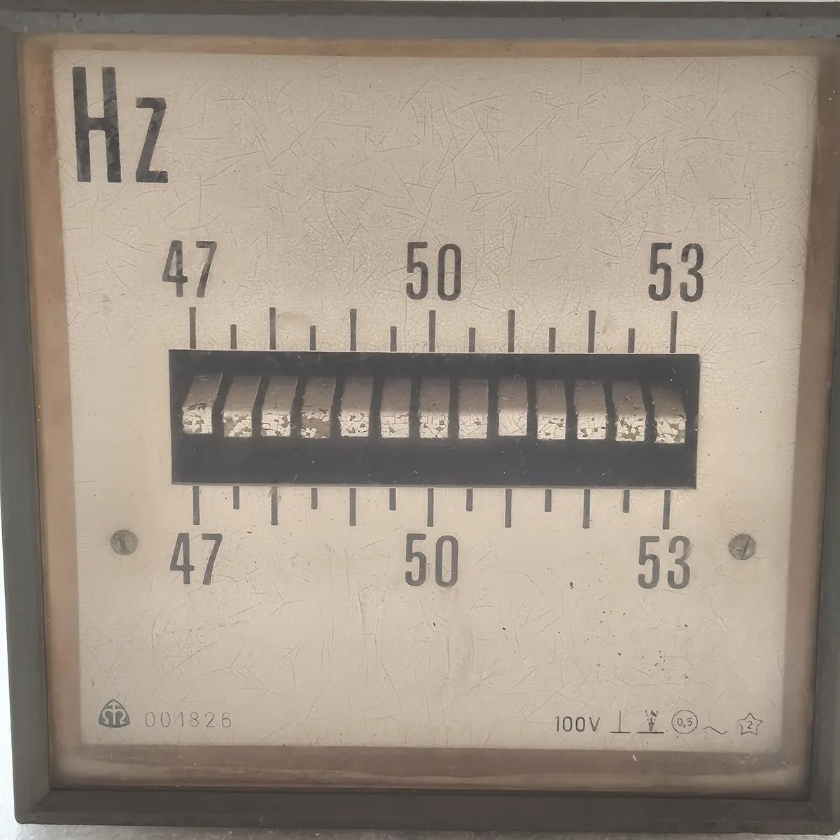 VUMA 001826 Vibrating Reed Frequency Meter 47-53Hz 100V