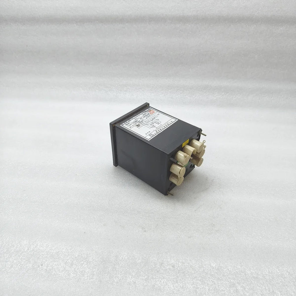 SHANGHAI YITAI F96-VarB Reactive Power Meter 0-1000kVar 460/220V