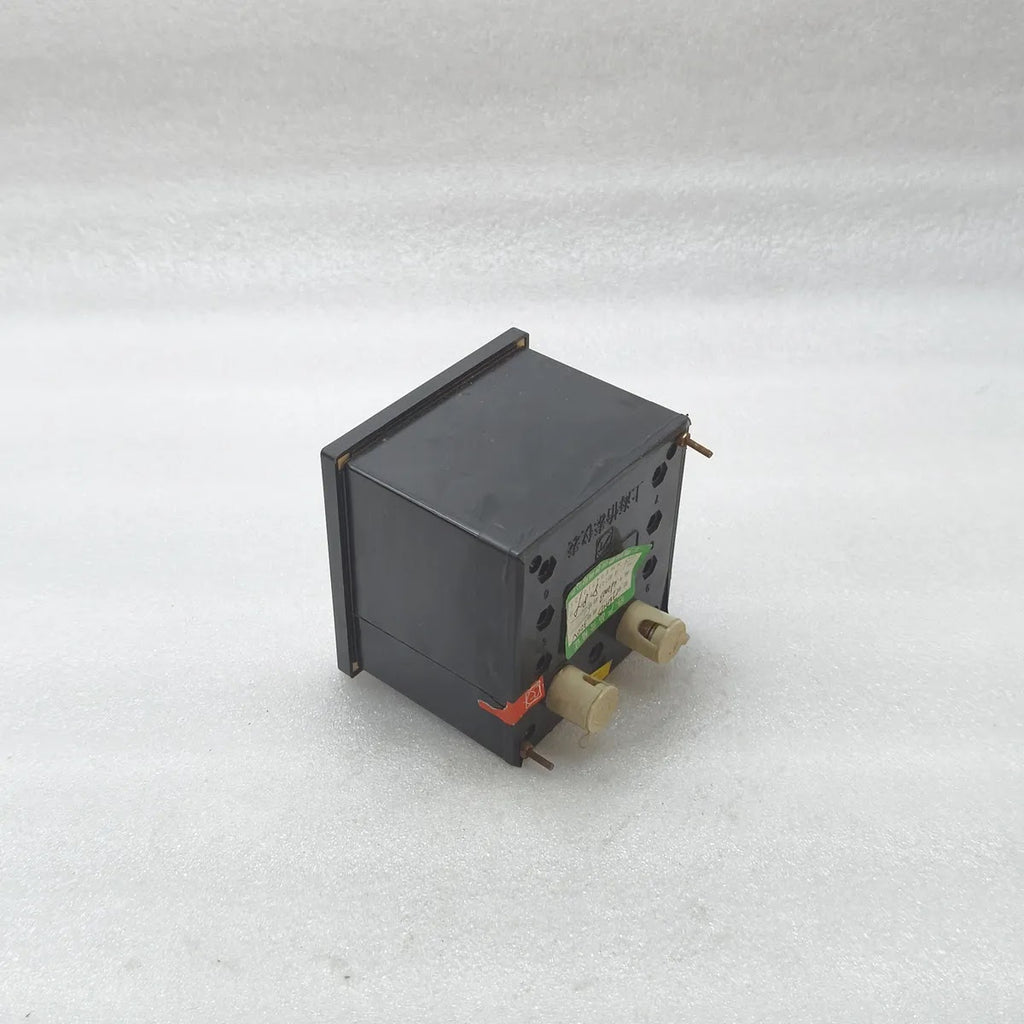 SHANGHAI YITAI F96-ACB AC Panel Voltmeter 0-300V