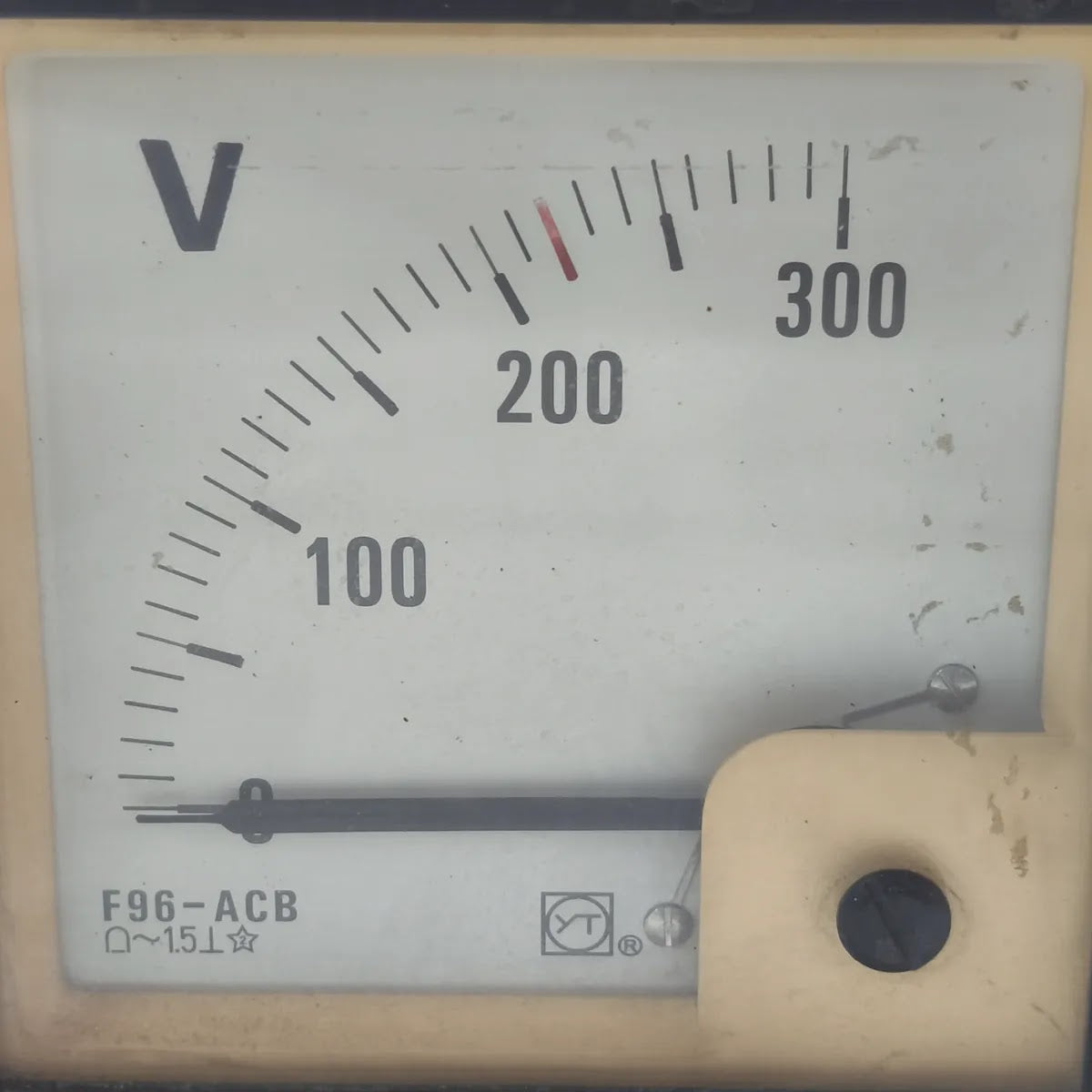 SHANGHAI YITAI F96-ACB Analog Panel Voltmeter 0-300V AC