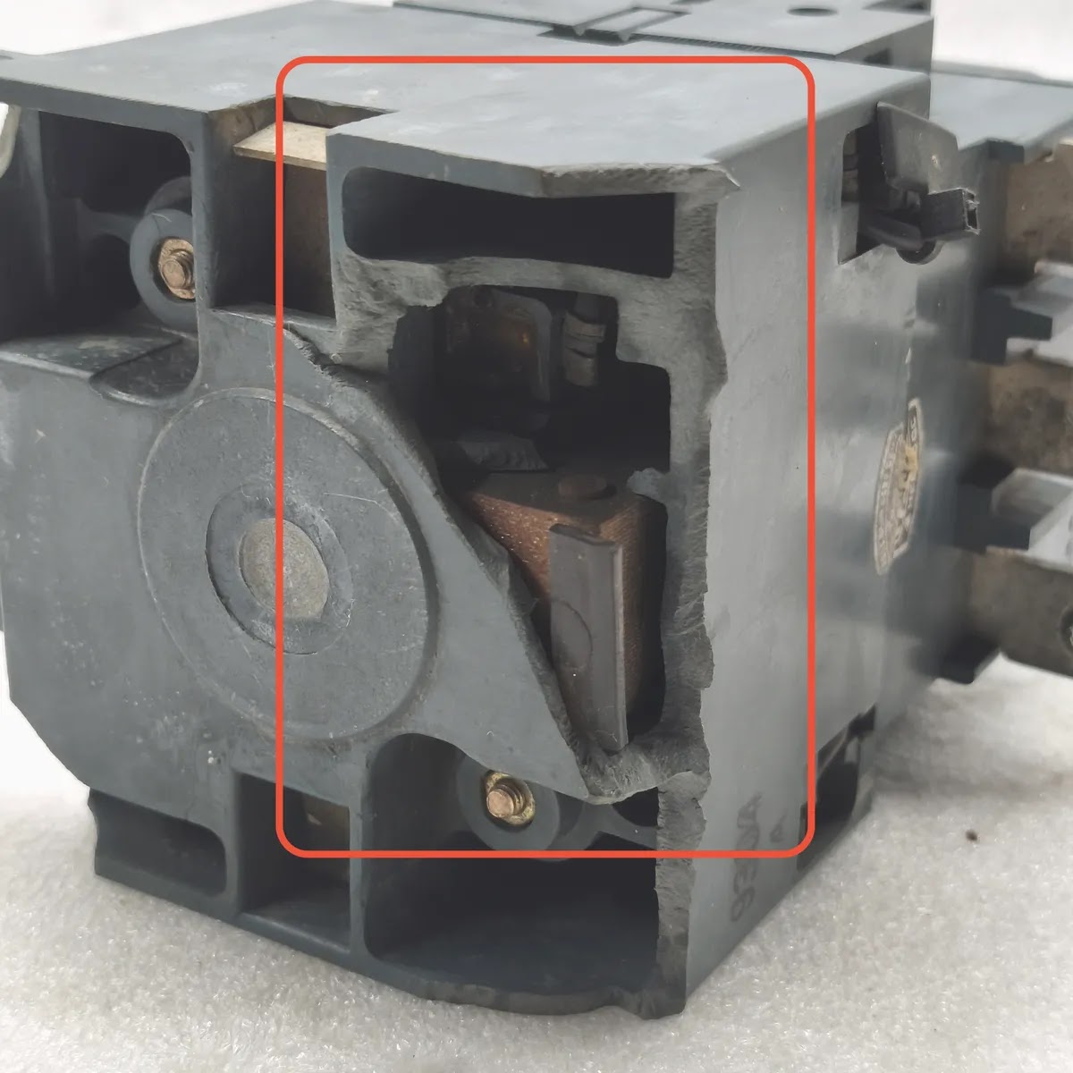 HYUNDAI HMC70W22 Magnetic Contactor 70A 3P 220V DAMAGED