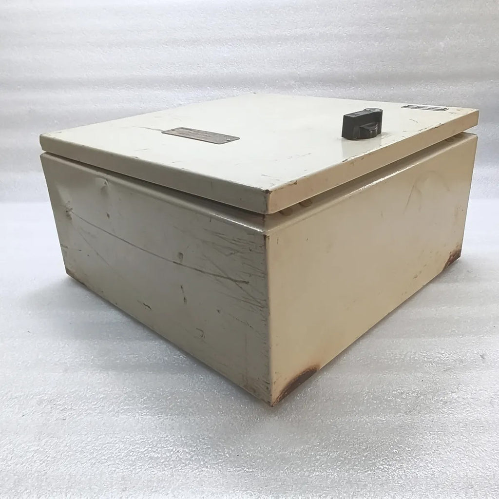 EMRI CXC10 Accelerometer Amplifier Supply Box 220VAC