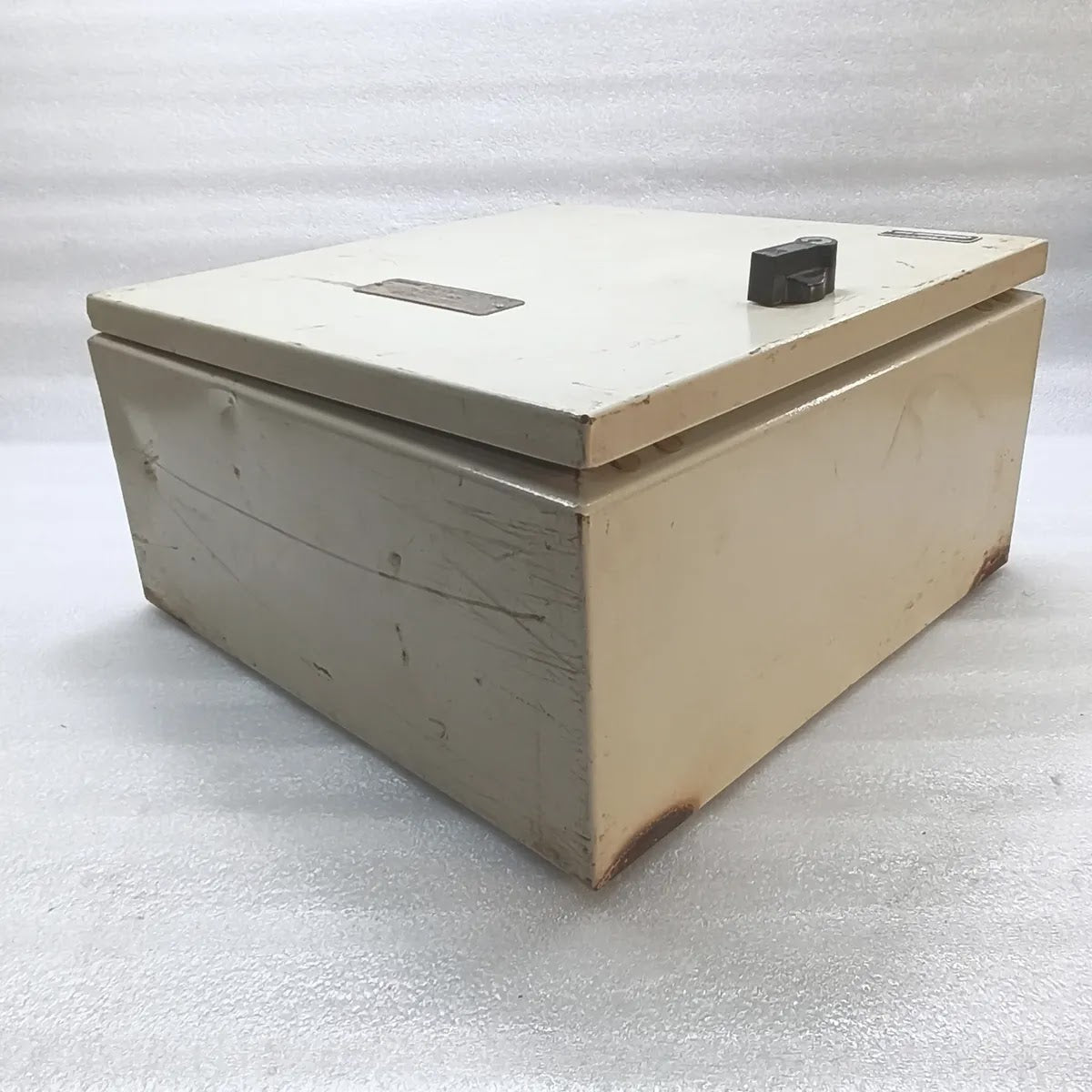 EMRI CXC10 Accelerometer Amplifier Supply Box 220VAC