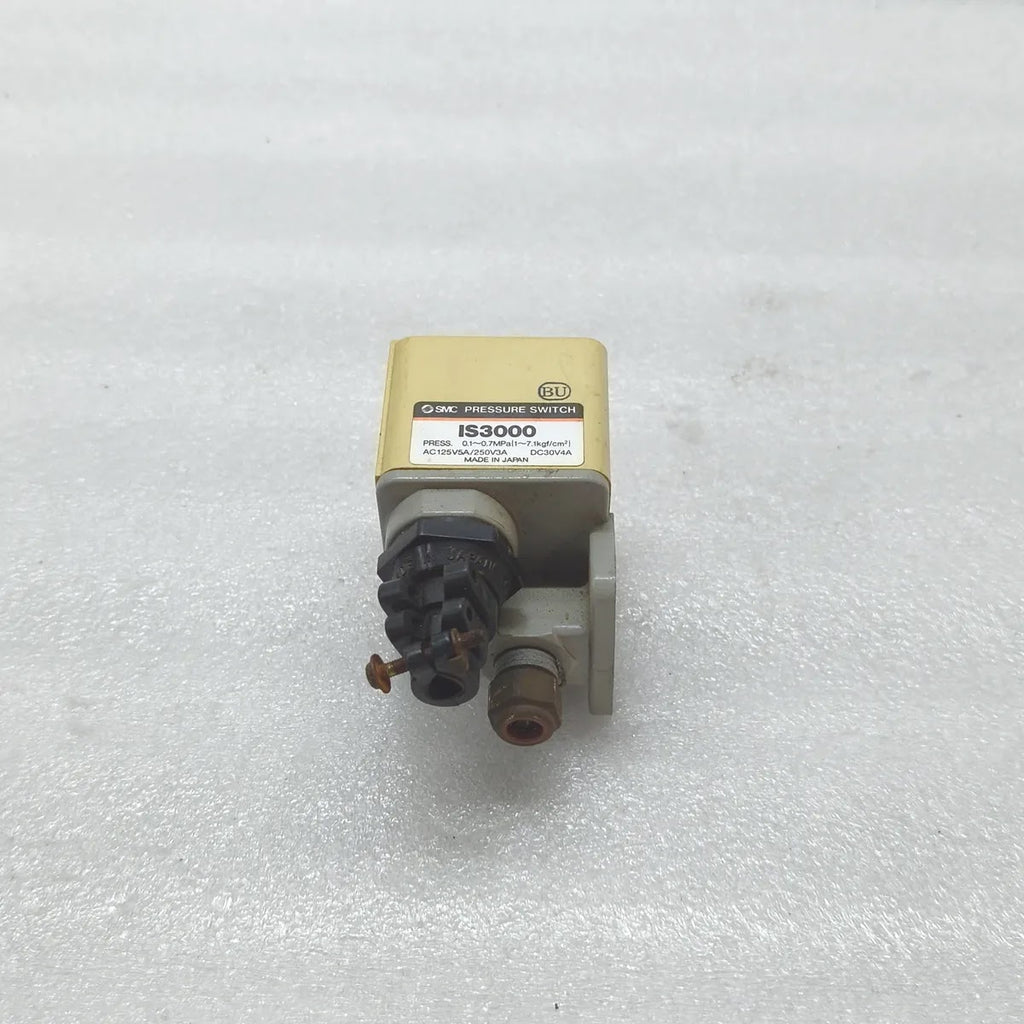 SMC IS3000 Pressure Switch 0.1-0.7MPa