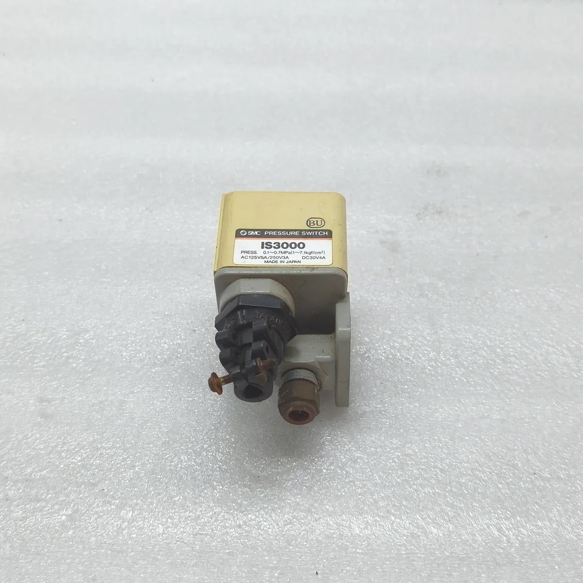 SMC IS3000 Pressure Switch 0.1-0.7MPa