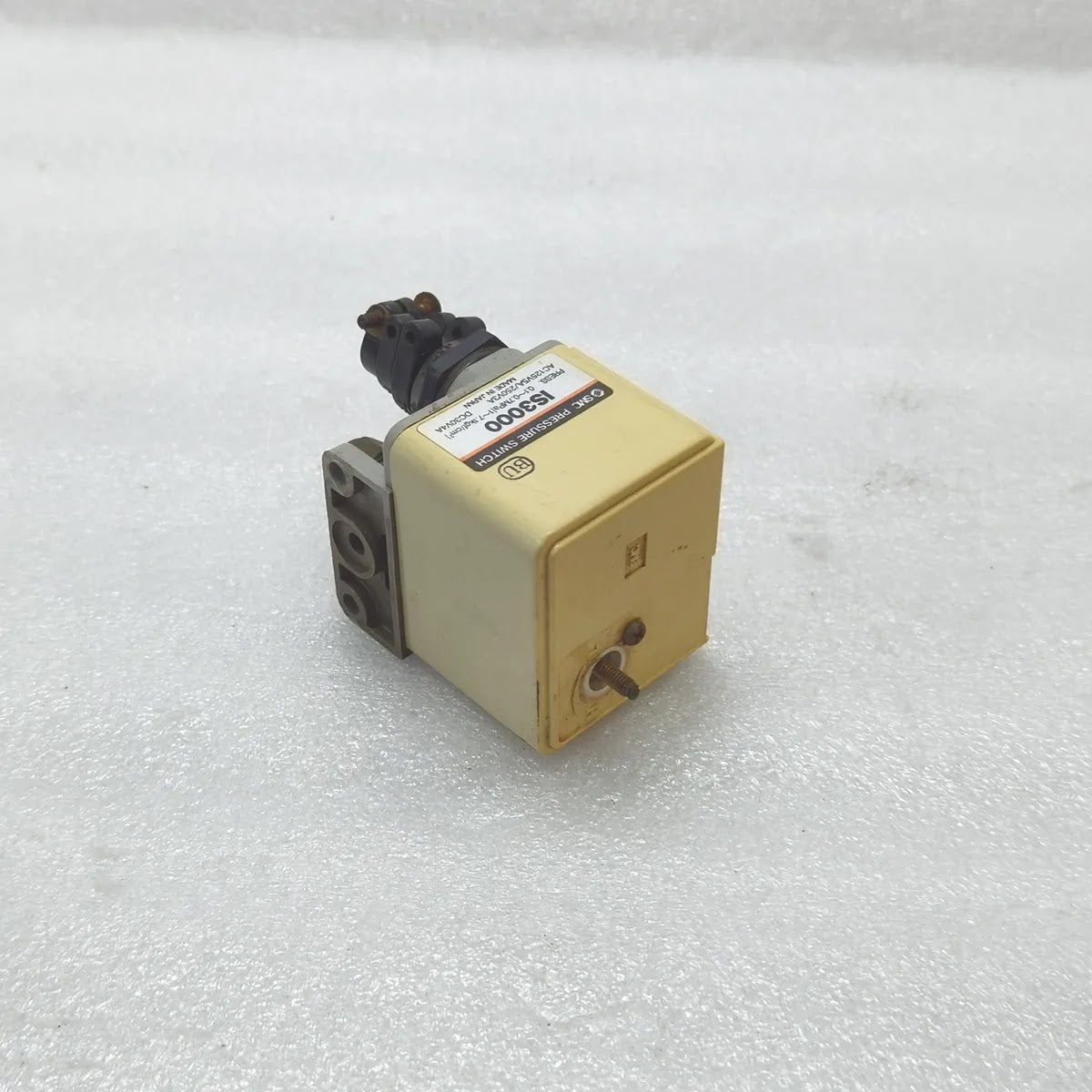 SMC IS3000 Pressure Switch 0.1-0.7MPa