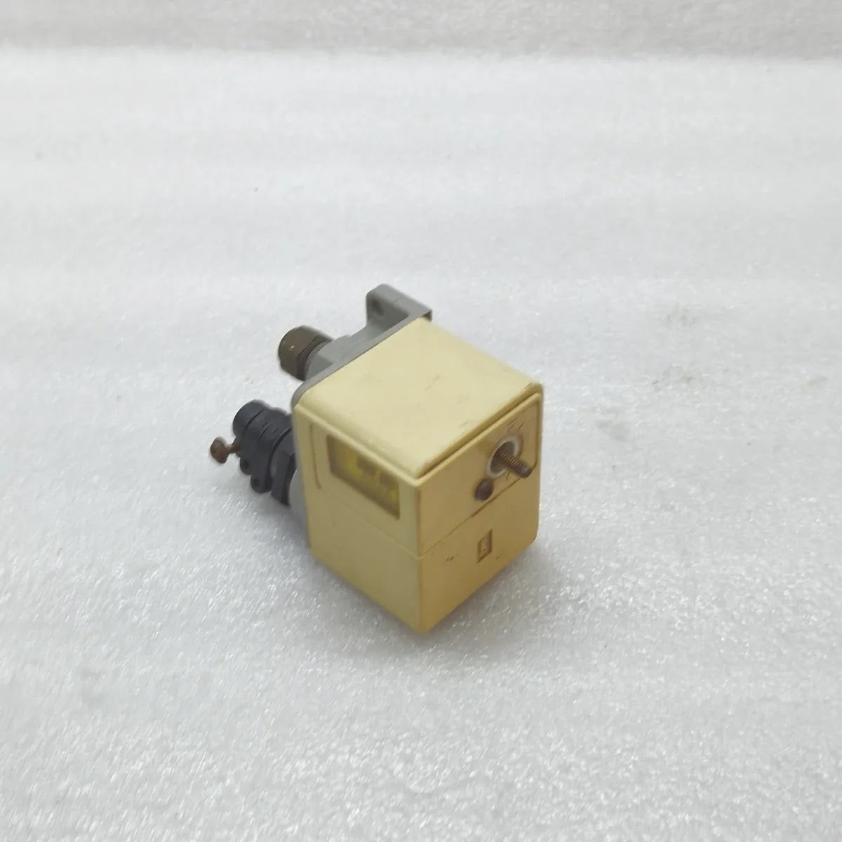SMC IS3000 Pressure Switch 0.1-0.7MPa