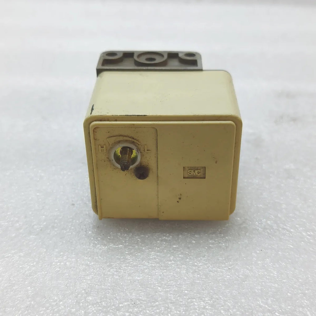 SMC IS3000 Pressure Switch 0.1-0.7MPa