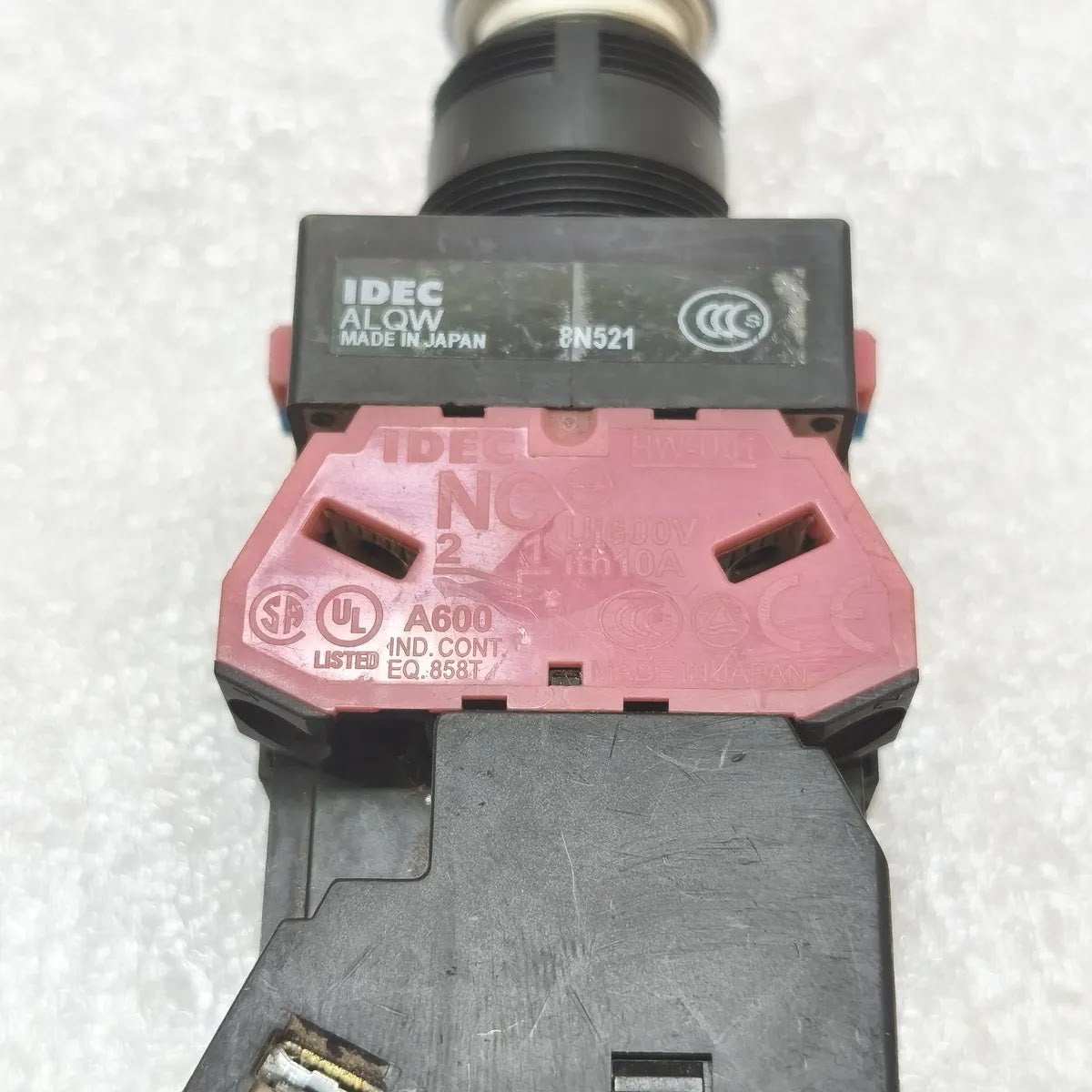 IDEC ALQW Illuminated Pushbutton 22mm 600V 10A