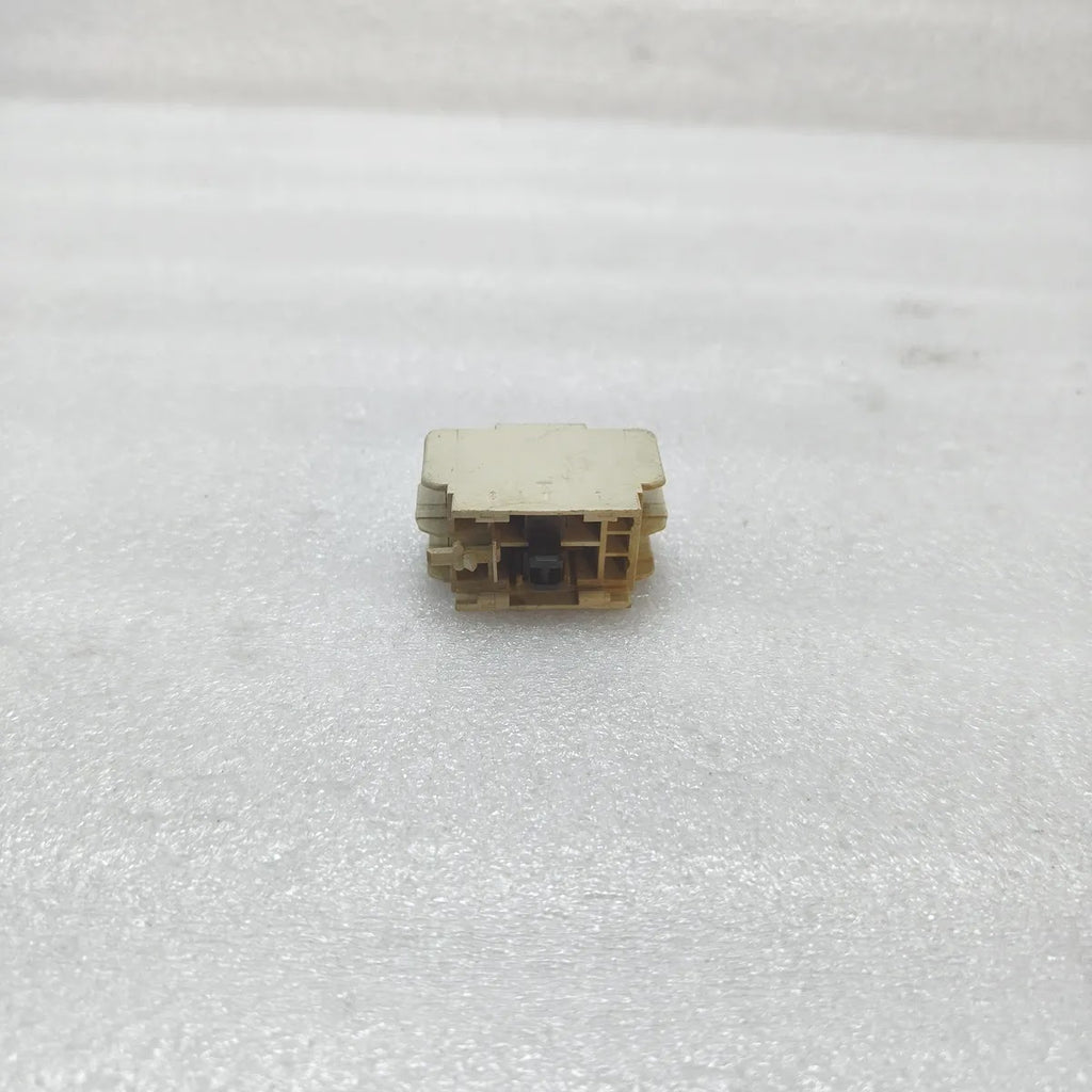 FUJI ELECTRIC SZ-A11 Auxiliary Contact Block 1NO 1NC 10A