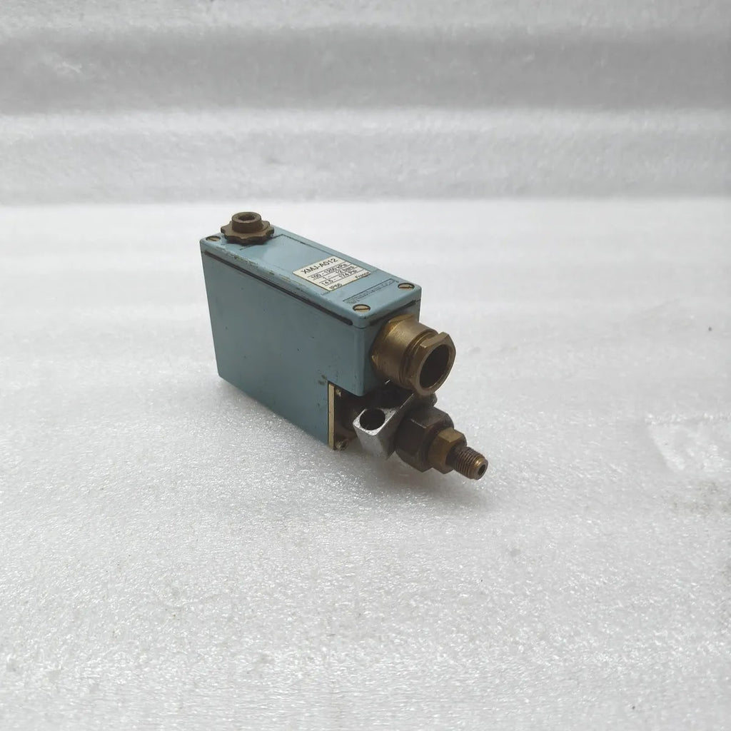 TELEMECANIQUE XMJ-A012 Pressure Switch 1-12 bar 100-1200kPa