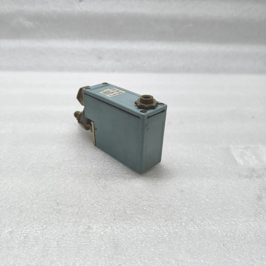 TELEMECANIQUE XMJ-A012 Pressure Switch 1-12 bar 100-1200kPa