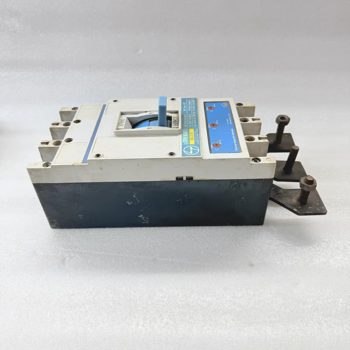 L&T DH630 MCCB Circuit Breaker 3P 630A 415V