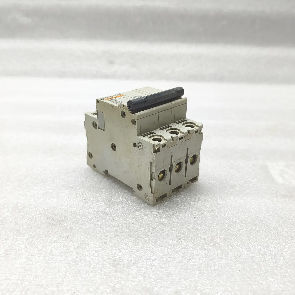 MERLIN GERIN 24012 C60N Miniature Circuit Breaker 3P B16 400V