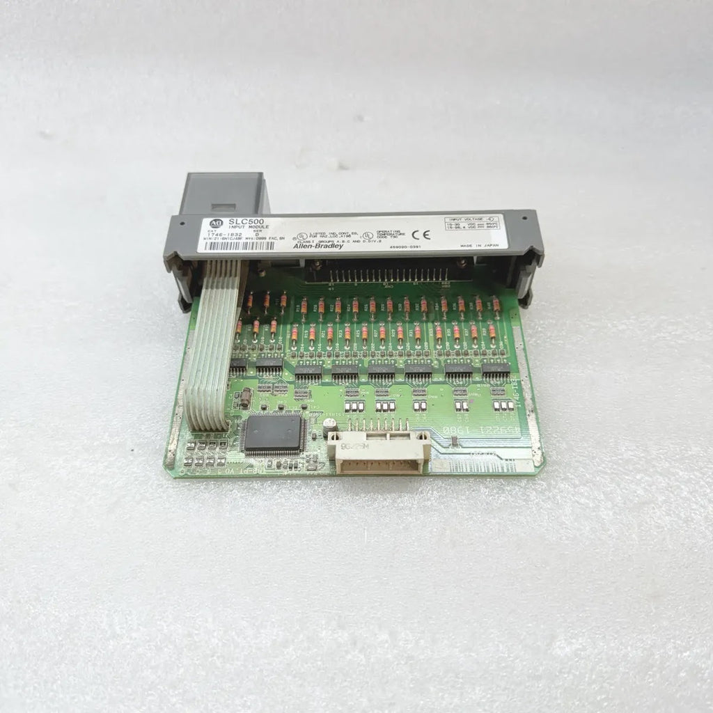 A Bradley 1746-IB32 SLC500 DC Input Module 32-Point 15-30V DC