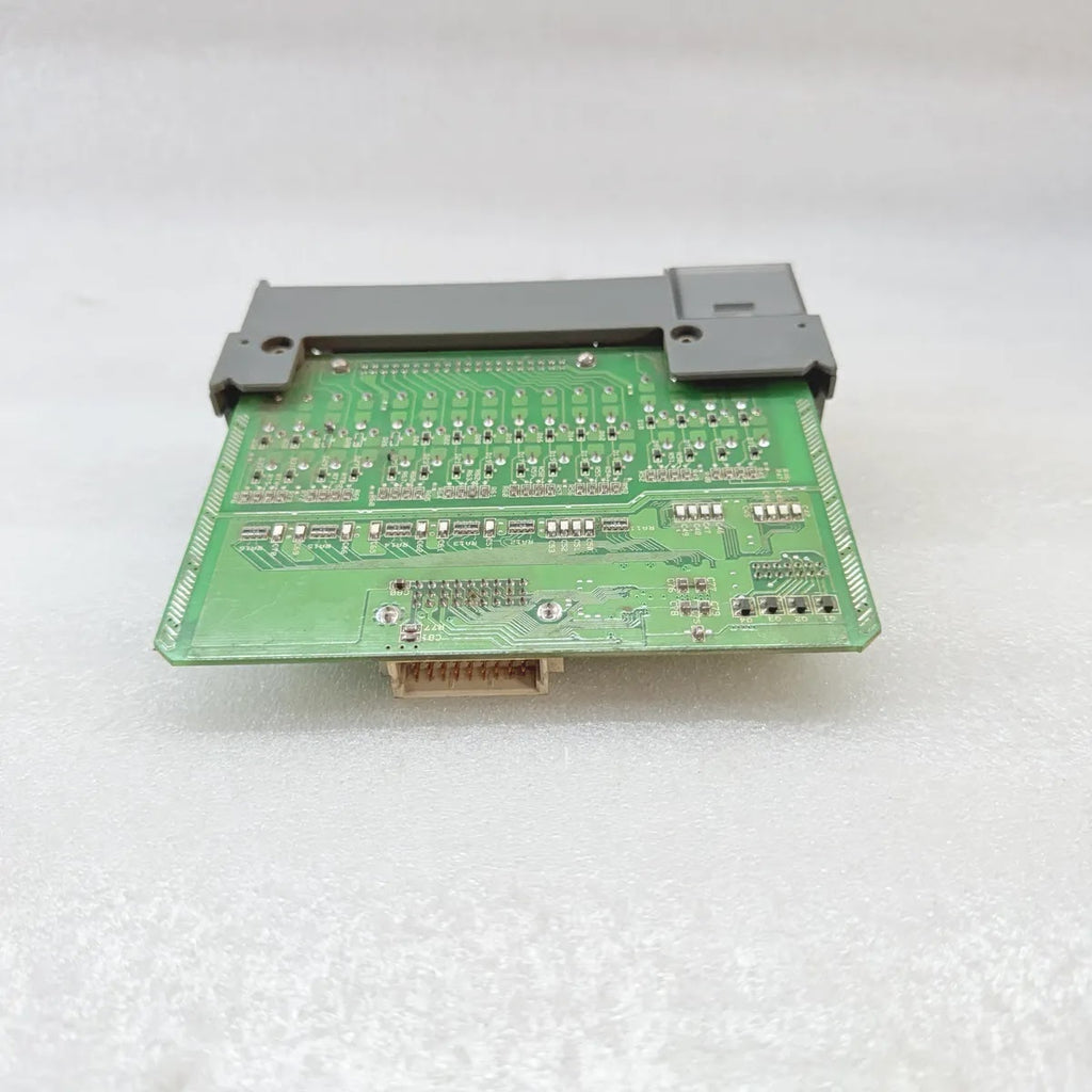 A Bradley 1746-IB32 SLC500 DC Input Module 32-Point 15-30V DC