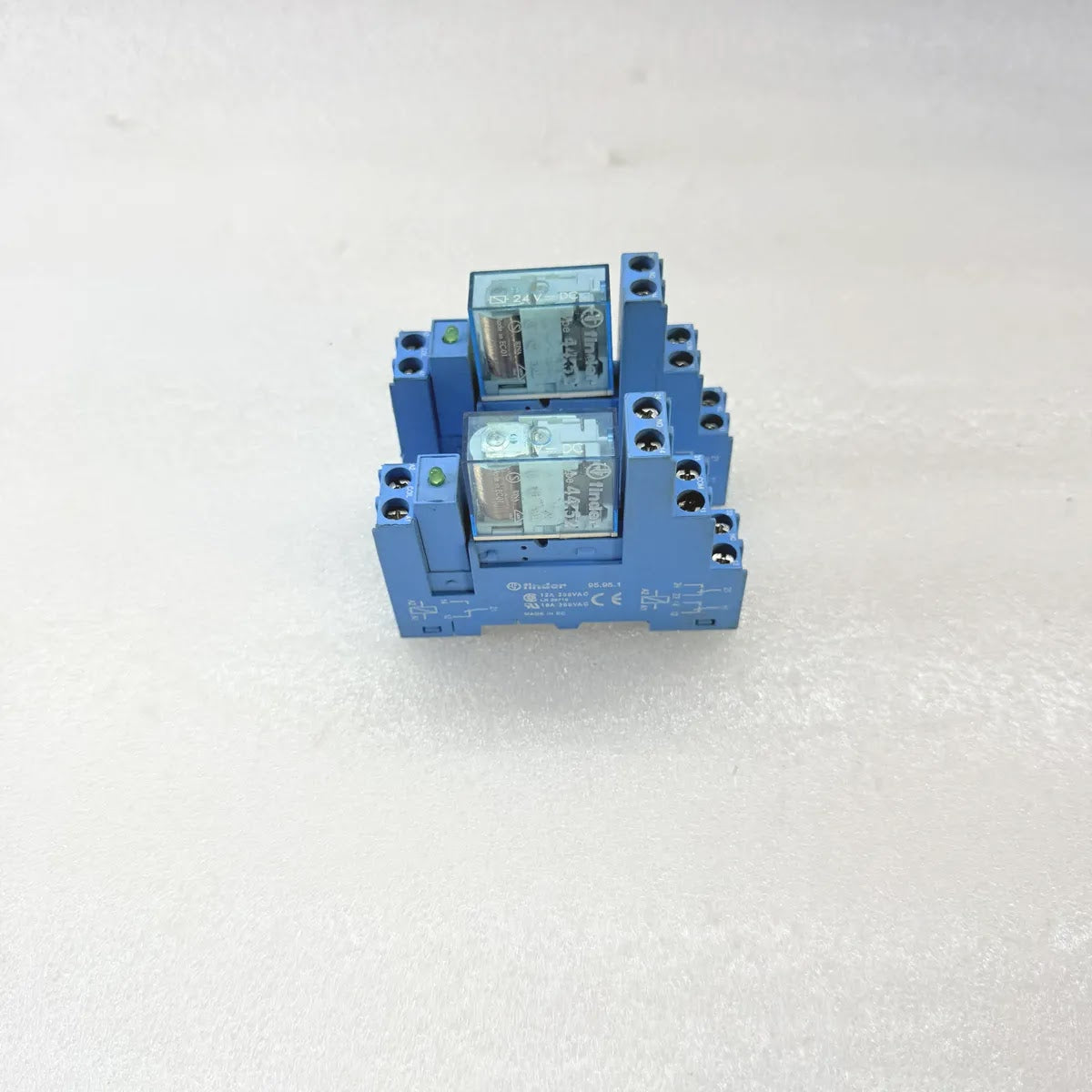 FINDER 44.52 + 95.95.1 Relay and Socket 24VDC 6A