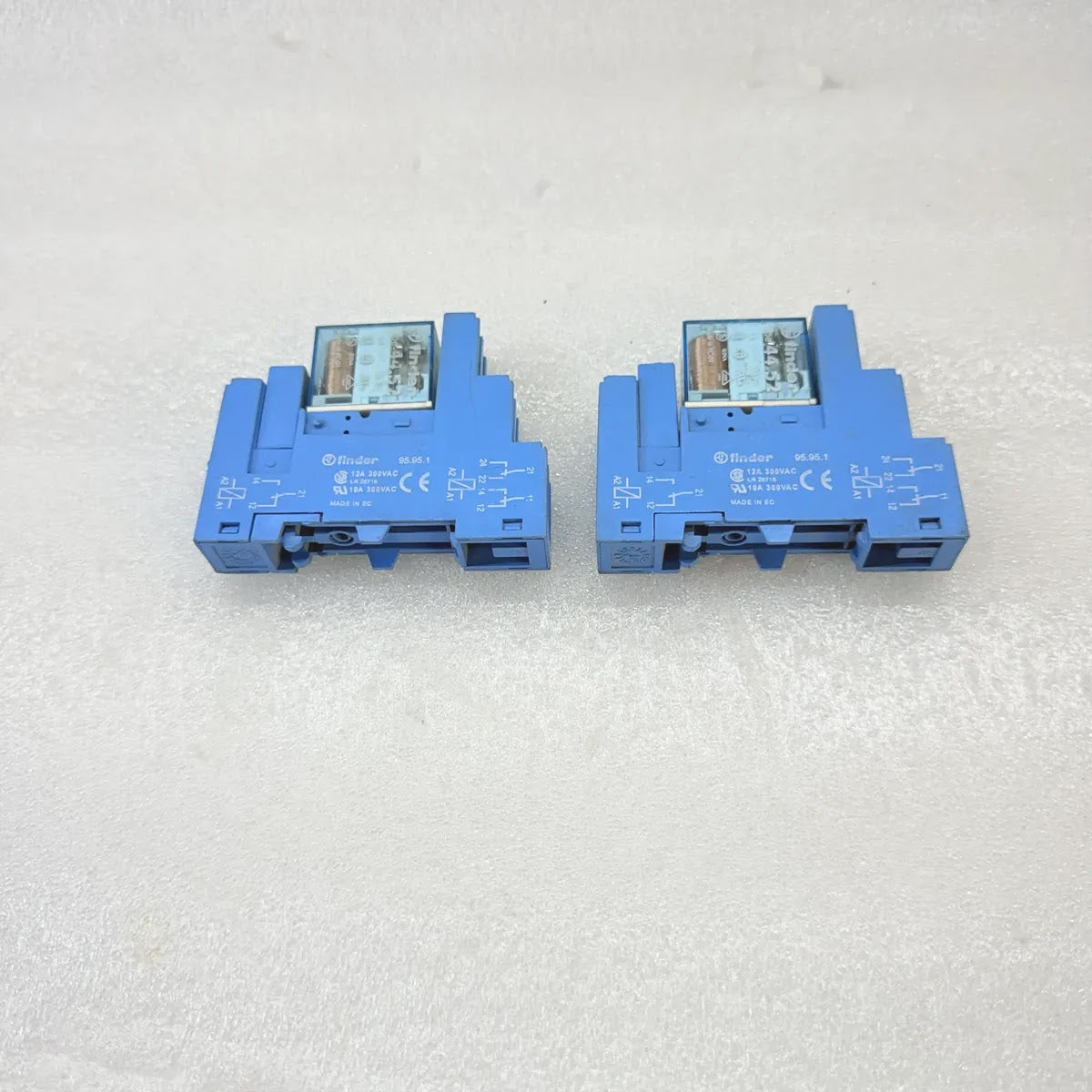 FINDER 44.52 + 95.95.1 Relay and Socket 24VDC 6A