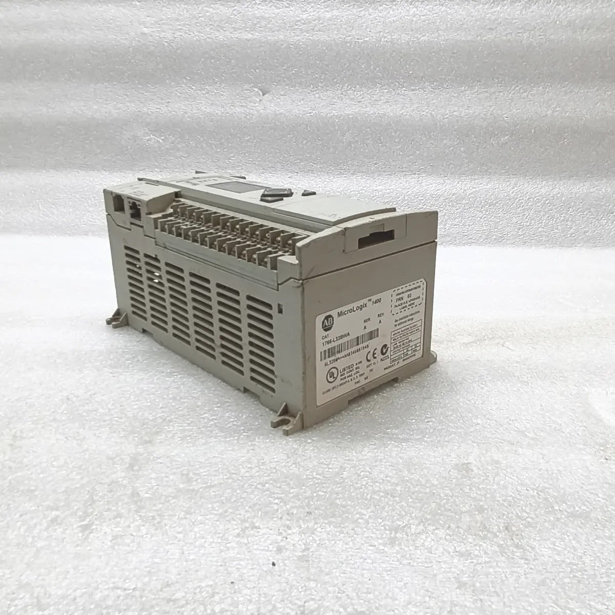 A Bradley 1766-L32BWA MicroLogix 1400 PLC Controller 100-240VAC 32-Point