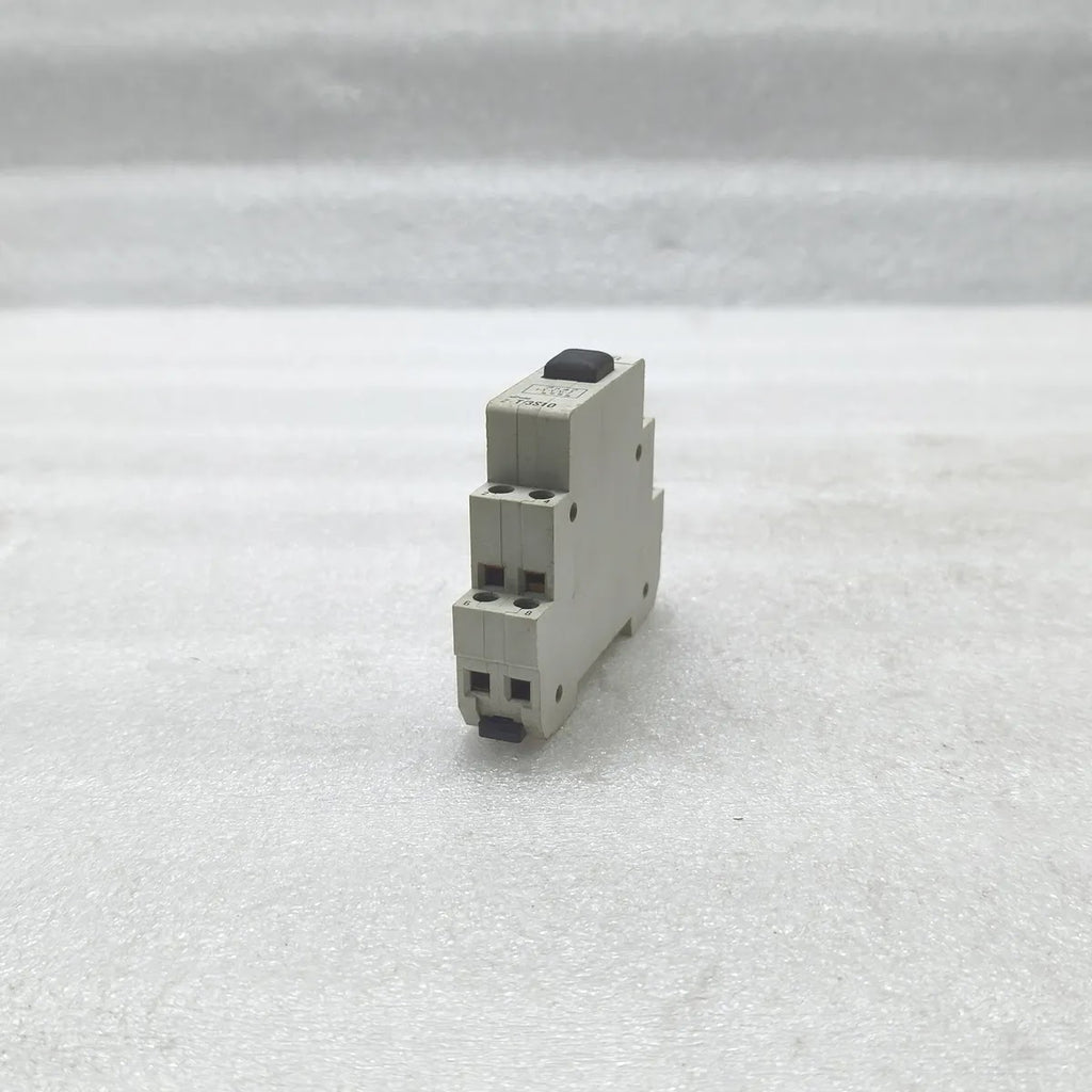 EATON Z-T/3S1O Pushbutton Switch 16A 250VAC