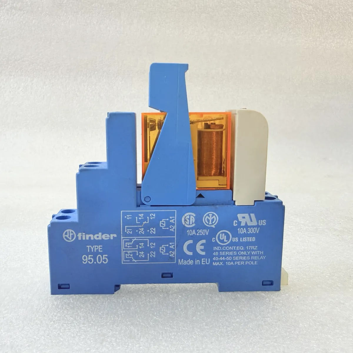 FINDER 95.05 Socket + 40 Series Relay + 99.02.0.230.98 Module 16A 250V