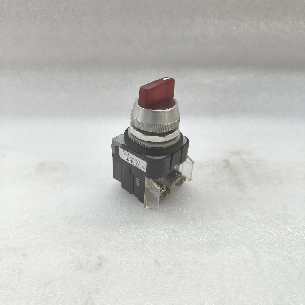 A Bradley 800T-26JRH91KB7AX + 800T-N327 Illuminated Selector Switch 240V